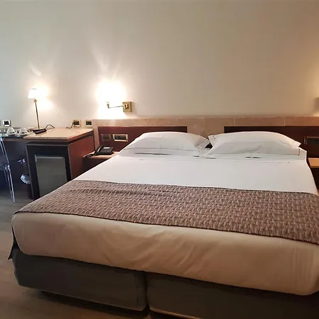 Astra מלון פררה