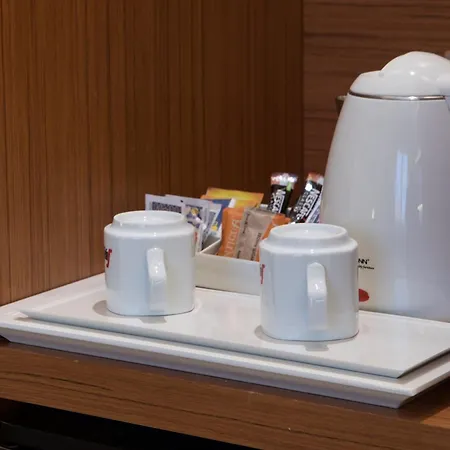 מלון Astra פררה