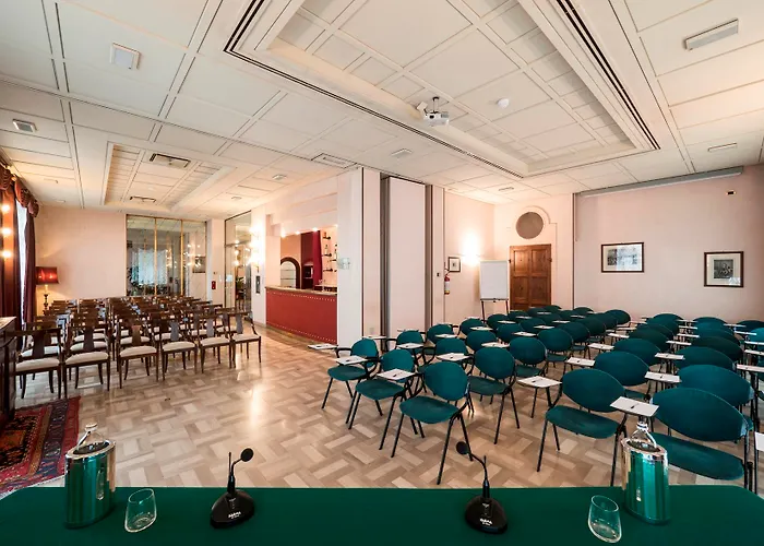 מלון Astra פררה