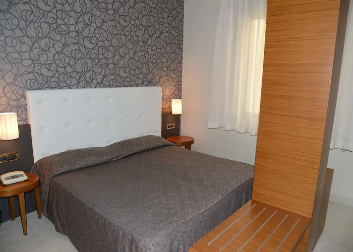 מלון Astra פררה