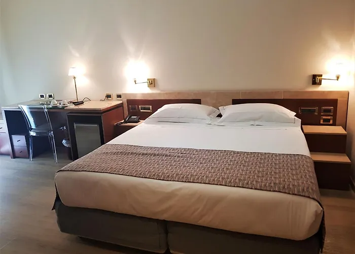 Astra מלון פררה