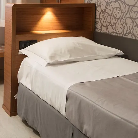 호텔 아스트라 4*