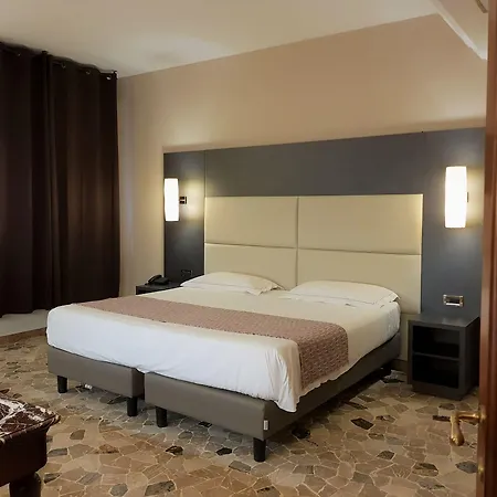 Astra Ξενοδοχείο Φεράρα