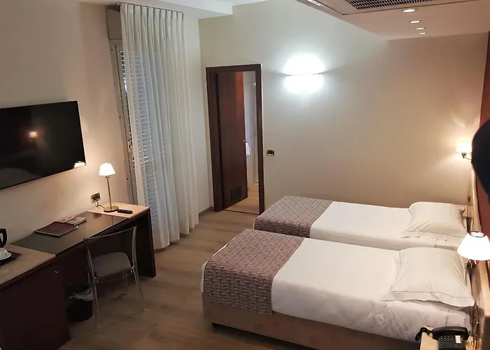 מלון Astra פררה