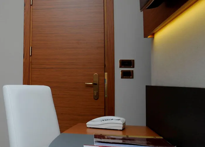 Astra מלון פררה